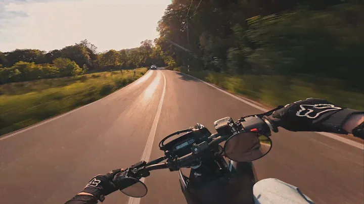 Husqvarna 701 RAW Sound - LeoVince Exhaust