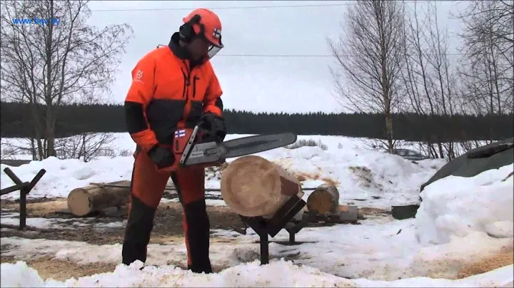 Бензопила Husqvarna 576 XP в работе