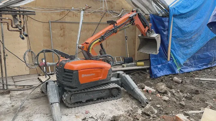 Köp Rivningsrobot Husqvarna DXR 300 på Klaravik
